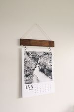 Wood-hanging calendar